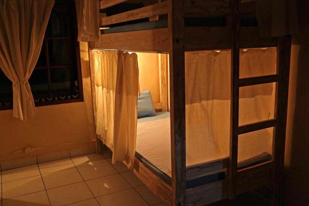 Hotel Surfers House Kuta Lombok Esterno foto