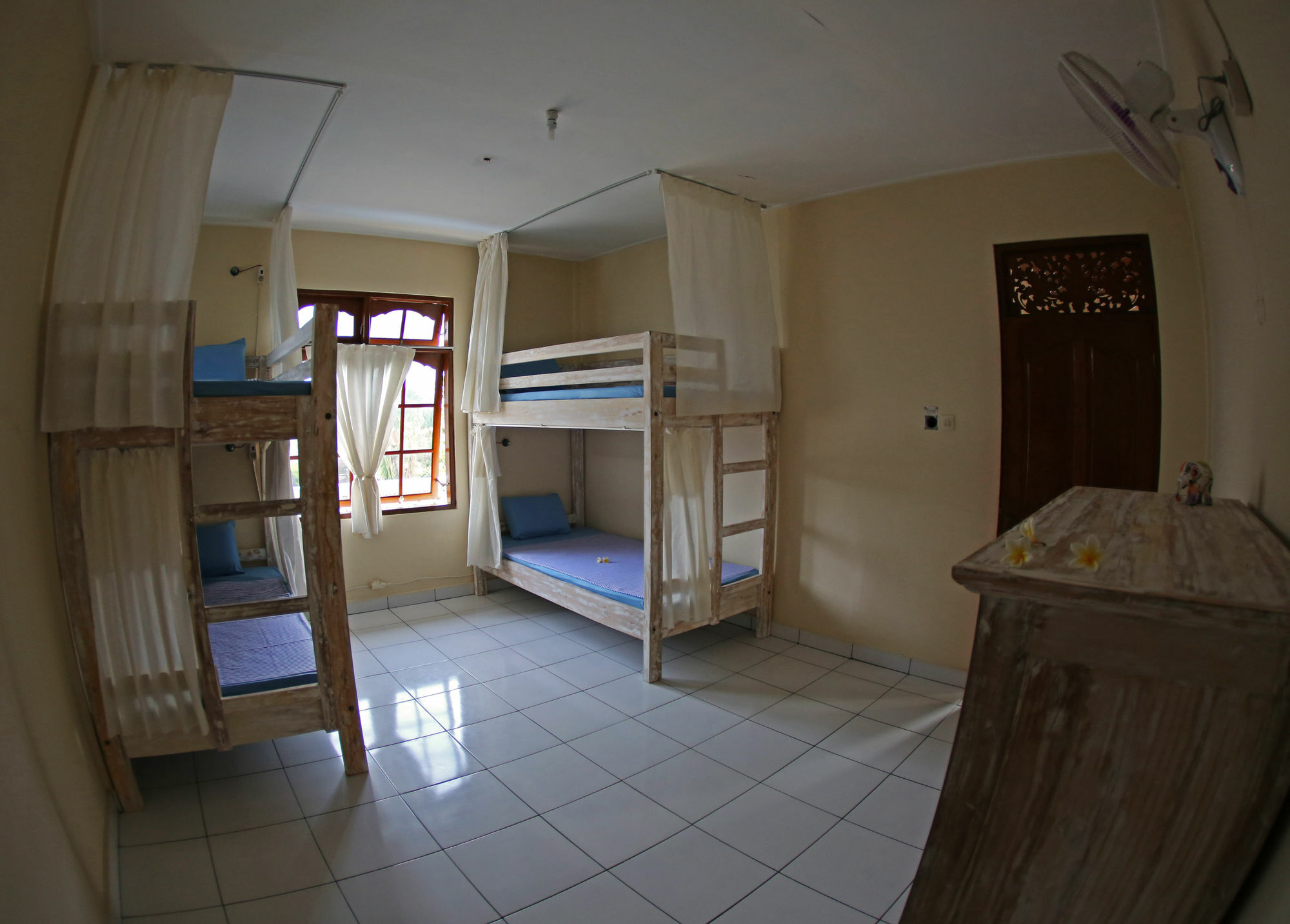 Hotel Surfers House Kuta Lombok Esterno foto