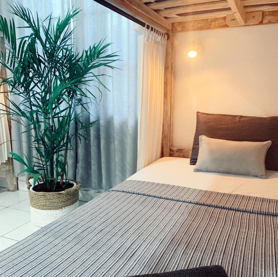 Hotel Surfers House Kuta Lombok Esterno foto